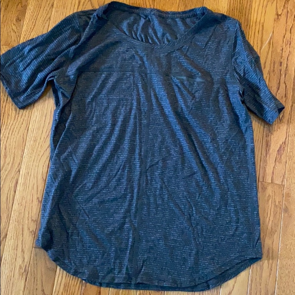 EUC lululemon shirt.  Size 6